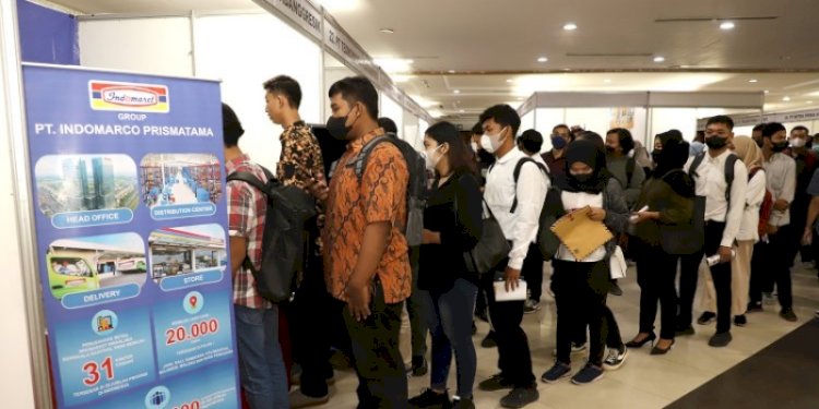 Pelamar memyerbu Bursa Kerja Assik Surabaya/RMOLJatim