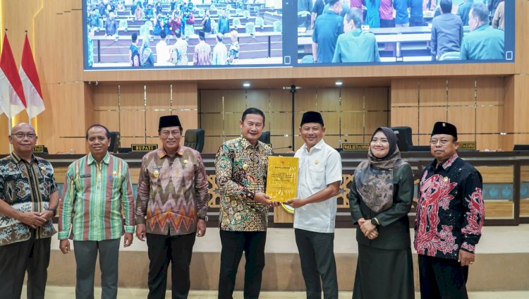 Bupati Lamongan Yuhronur Efendi usai rapat paripurna di ruang rapat paripurna DPRD Lamongan/RMOLJatim 