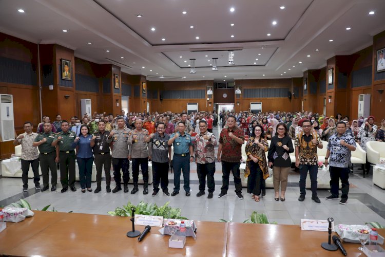 Dirjen Otoda Kemendagri Akmal Malik bersama Jajaran Pemkot dan Forkopimda Surabaya/RMOLJatim