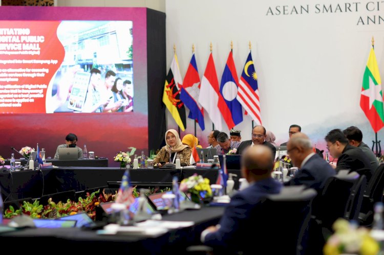 Bupati Banyuwangi Ipuk Fiestiandani memaparkan program Smart Kampung di forum internasional ASEAN Smart City Network (ASCN) di Bali/Ist