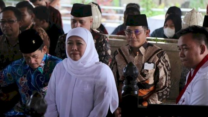 Gubernur Jatim Khofifah Indar Parawansa dan Kepala Dinas Kebudayaan dan Pariwisata Jawa Timur Hudiyono