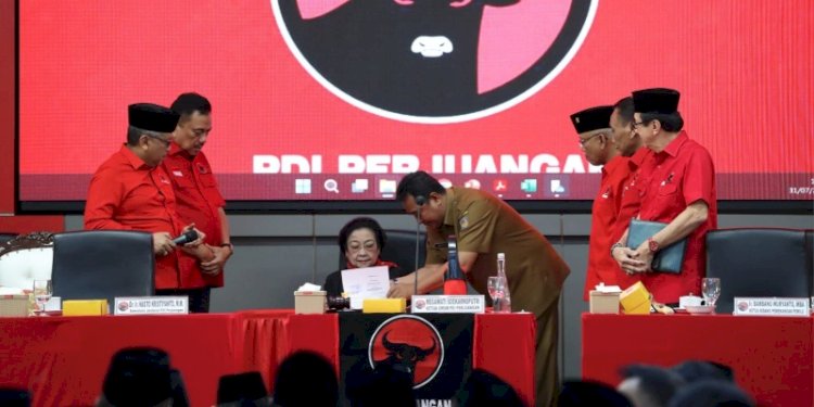 Penandatanganan penyerahan dana bantuan Parpol untuk PDIP/Ist