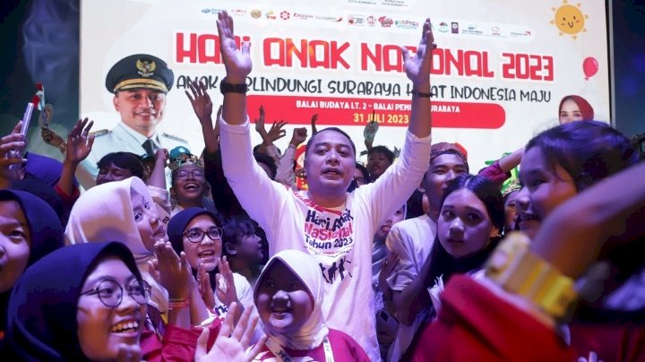Teks foto: Wali Kota Eri menghadiri puncak peringatan HAN 2023 di Balai Pemuda/RMOLJatim