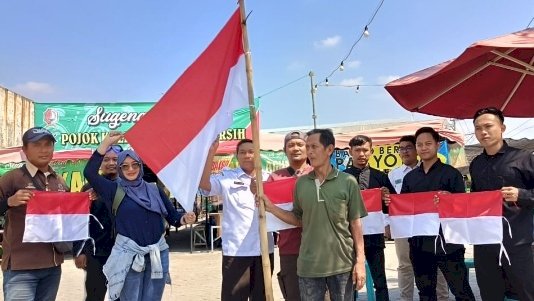 JMSI dan IPSI pasang bendera merah putih di rumah warga 