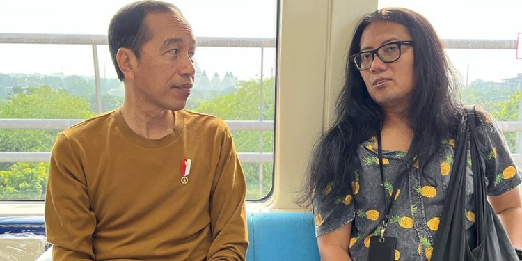 Ulin Yusron saat ikut mendampingi Jokowi menjajal LRT Jabodetabek/Dok pribadi