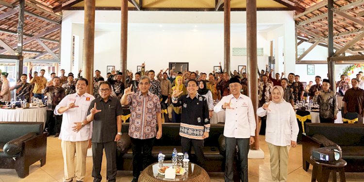 Anggota komisi II DPR RI Ahmad Muzani bersama Anggota Ombudsman RI, Hery Susanto dalam acara yang bertajuk sosialisasi dan diskusi publik peningkatan akses dan pengaduan pelayanan publik/Ist