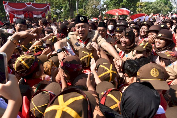 Wali Kota Eri diperingatan HUT ke-62 Hari Pramuka di Taman Surya, Balai Kota Surabaya/RMOLJatim