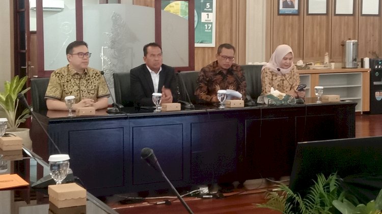 MoU antara PT Utomo Chargerplus Indonesia dengan PLN di Surabaya 