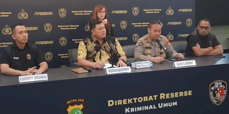 Direktur Reserse Kriminal Umum Polda Metro Jaya, Kombes Hengki Haryadi (dua dari kiri), saat konferensi pers/RMOL