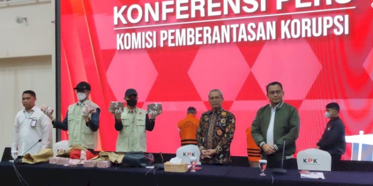 Konferensi pers pengumuman tersangka tangkap tangan perkara yang melibatkan Kabasarnas RI periode 2021-2023, Henri Alfiandi (HA) Dkk/RMOL