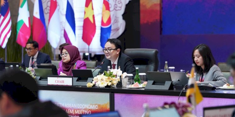 Wakil Menteri Perdagangan RI Jerry Sambuaga saat memimpin Pertemuan Konsultasi ASEAN Economic Minister (AEM) dengan Republik Korea di Semarang, Jawa Tengah pada Selasa, 22 Agustus 2023/Ist