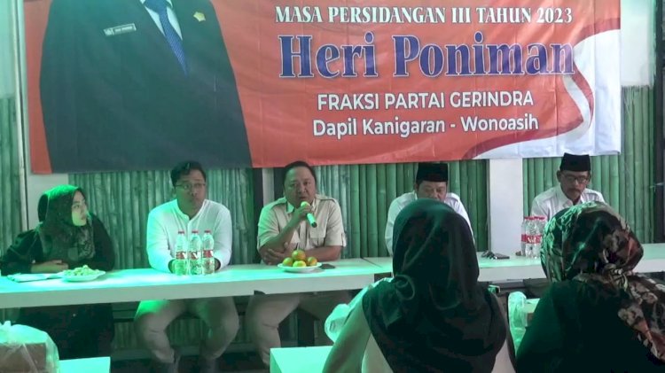 Reses Heri Poniman bersama warga di Rumah Makan Cak Mangun Kota Probolinggo/RMOLJatim