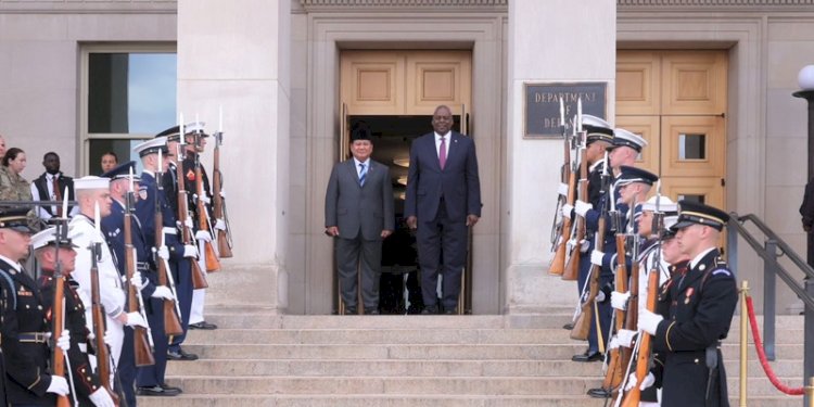 Menteri Pertahanan Prabowo Subianto dengan Menteri Pertahanan Amerika Serikat Lloyd James Austin di Gedung Pentagon, Amerika Serikat (AS)/Ist