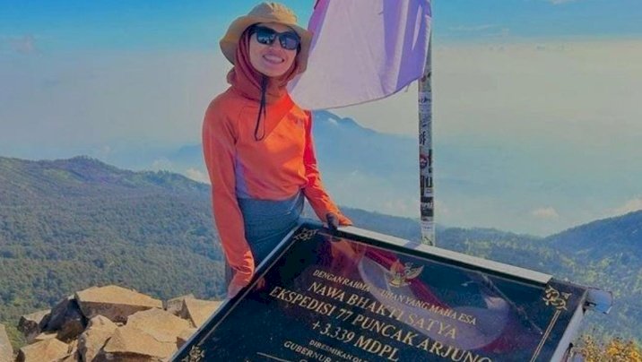 Pendaki di puncak gunung Arjuno 