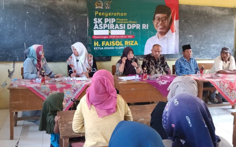 Ketua Komisi VI DPR RI, Faisol Riza saat pencairan bantuan PIP untuk siswa di Kabupaten Pasuruan/RMOLJatim