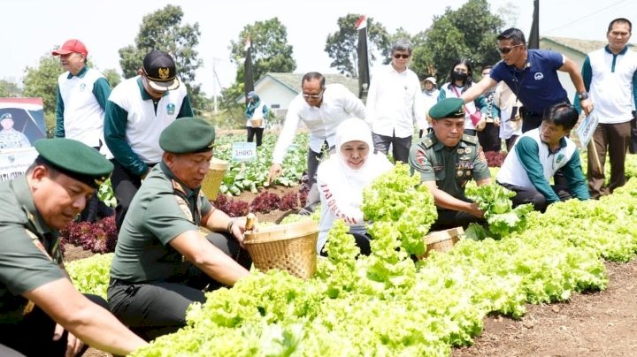 Gubernur Khofifah dan Pangdivif 2 Kostrad Haryanto