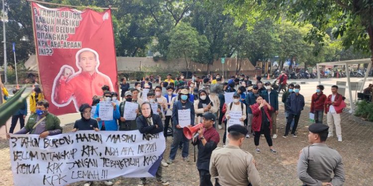 Solidaritas BEM Indonesia Menggugat kembali menggelar unjuk rasa di depan Gedung Merah Putih KPK/RMOL