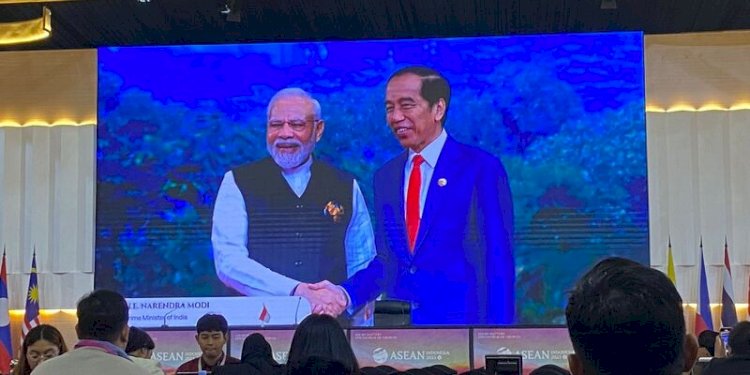 PM India, Narendera Modi dan Presiden RI, Joko Widodo berfoto jelang KTT ke-20 ASEAN-India di Plenary Hall JCC pada Kamis, 7 September 2023/RMOL