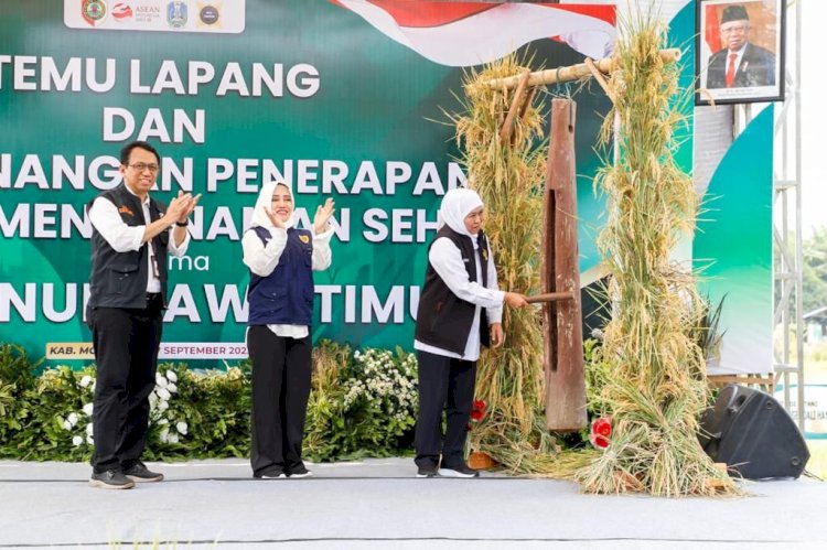 Gubernur Jawa Timur Khofifah Indar Parawansa saat membuka Temu Lapang dan Pencanangan Penerapan Manajemen Tanaman Sehat (MTS) Jawa Timur di Mojokerto/Ist