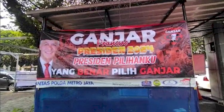 Spanduk Ganjar tersebar di pos polisi perempatan lampu merah Kalibata, Jakarta Selatan/RMOL