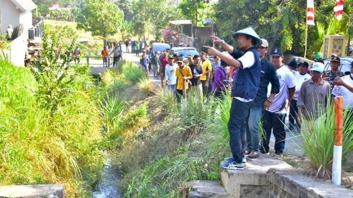 Keterangan Foto : Bupati Madiun saat kunjungi Desa Brumbun dalam BST/ist