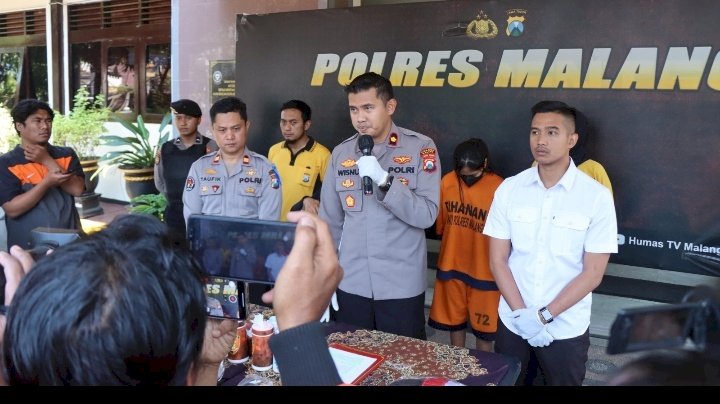 Polisi saat menggelar jumpa pers kasus aborsi 