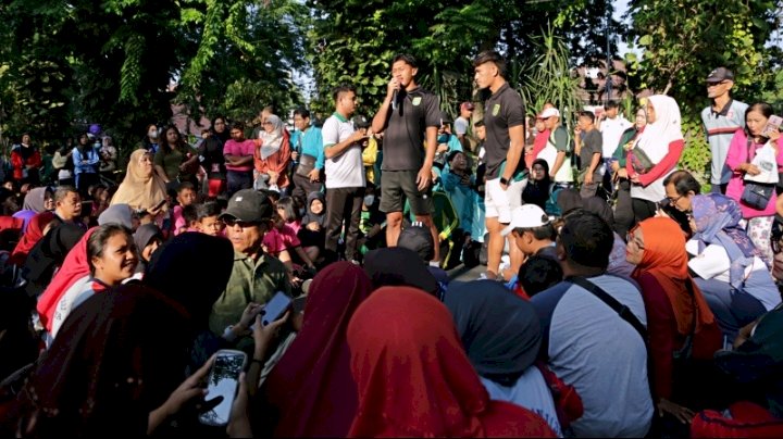 Teks foto: Roadshow U-17 di CFD Taman Bungkul/ist