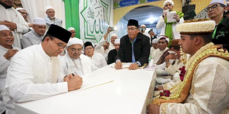 Bakal calon presiden, Anies Baswedan saat menjadi saksi nikah anak HRS, Syarifah Fairuz Shihab dengan Sayyid Muhammad Bagir Alathas/Net