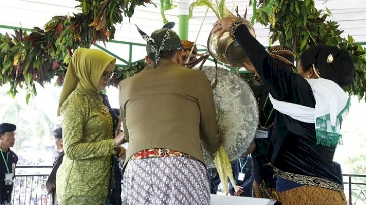 Bupati Blitar Ikuti Prosesi Adat Siraman Gong Kyai Pradah
