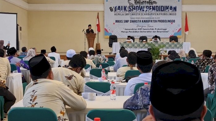 Talk Show Pendidikan bersama Kepala SMP swasta di Kabupaten Probolinggo.