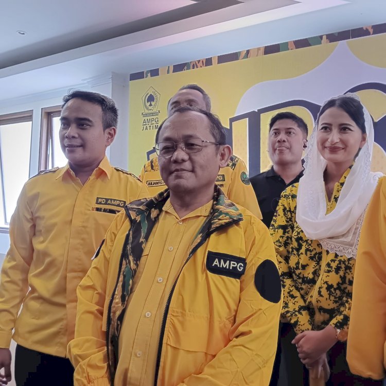 Ketua DPD Partai Golkar Jatim, M Sarmuji saat memberikan sambutan acara Kurus Politik Anak Muda yang digelar oleh PD AMPG Jatim di Kantor DPD Golkar Jatim, Minggu (1/10)