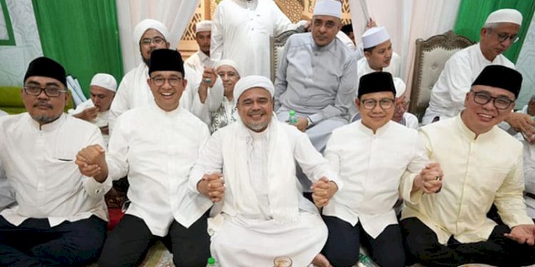 Anies Baswedan dan Muhaimin Iskandar saat hadir di pernikahan putri Habib Rizieq Shihab/Net