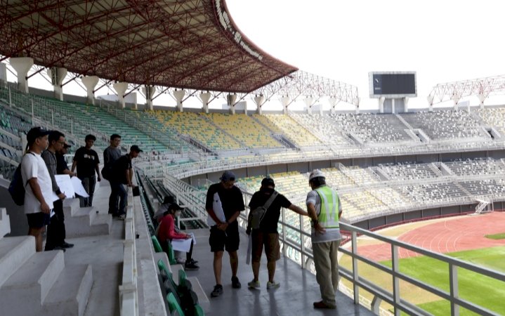 LOC Piala Dunia U-17 saat inspeksi di Stadion GBT/RMOLJatim