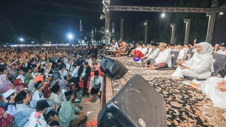 Gubernur Khofifah hadiri maulid nabi 