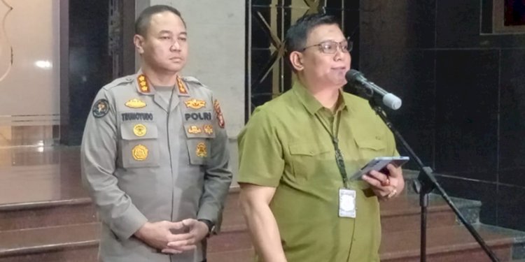 Direktur Reserse Kriminal Khusus (Direskrimsus) Polda Metro Jaya Kombes Ade Safri Simanjuntak menyampaikan keterangan pers soal kasus dugaan pemerasan pimpinan KPK/RMOL