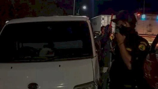 Mobil pengangkut kayu yang diamankan petugas/ net