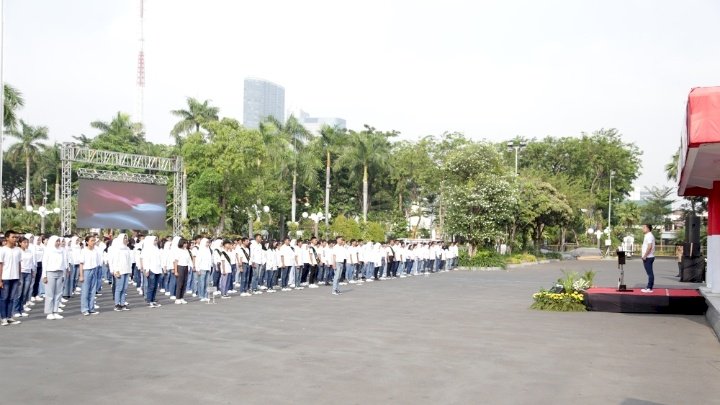 Teks foto; Wali Kota Eri Cahyadi memimpin Apel Pemuda Berprestasi di halaman Balai Kota/RMOLJat