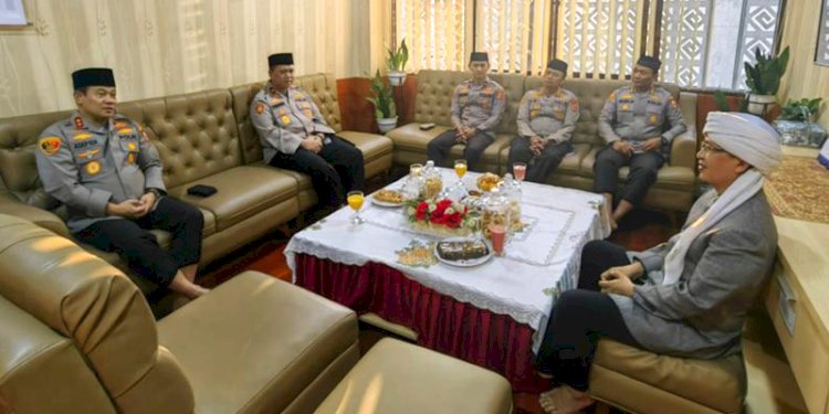 Kaops NCS) 2023-2024, Irjen Asep Edi Suheri dan rombongan bersilaturahmi ke Pimpinan Pondok Pesantren Daarut Tauhid, KH Abdullah Gymnastiar (Aa Gym) di Bandung/Ist