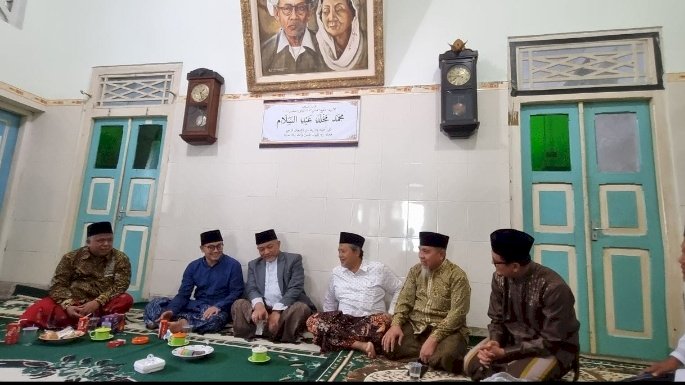 Gus Salam menerima kunjungan silaturahim Presiden PKS, Ahmad Syaikhu, bersama Kang Irwan di Ponpes Denanyar Jombang