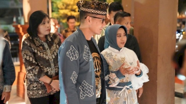 Menteri Parekraf, kenakan batik Mojokerto saat menghadiri gelaran Mojo Batik Festival 2023