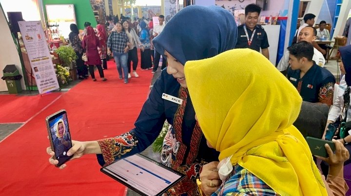 Pegawai KAI di Jatim Fest 
