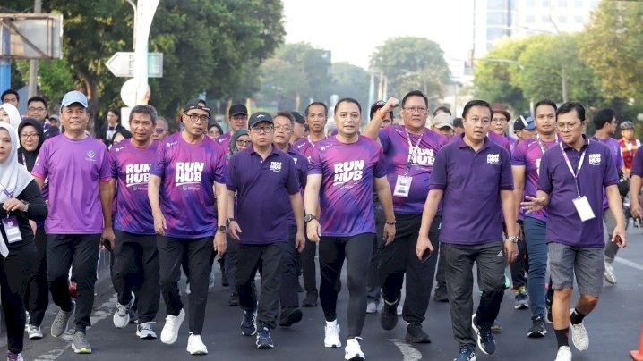 Teks foto: Wali Kota Eri bersama Menhub Budi Karya Sumadi mengikuti event lari bertajuk RUN HUB 2023/ist