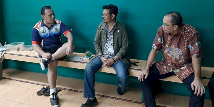 Foto Ketua KPK Firli Bahuri dan Syahrul Yasin Limpo saat bertemu dan berbincang di GOR Badminton kawasan Jakarta, pada 2 Maret 2022/Ist