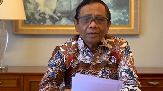 Menko Polhukam, Mahfud MD, saat memberikan keynote speech secara virtual dalam acara seminar bertajuk "Sukses Pemilu 2024 Menuju Indonesia Maju", di Kota Solo, Jawa Tengah, Selasa (17/10)/Rep