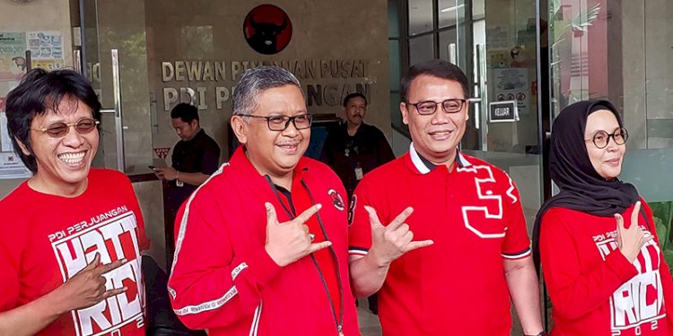 Ketua TKRPP, Ahmad Basarah bersama Sekjen PDIP Hasto Kristiyanto/ist