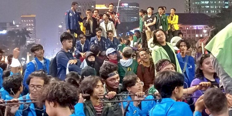 Badan Eksekutif Mahasiswa Seluruh Indonesia (BEM SI), saat menggelar aksi di Patung Kuda Arjuna Wijaya, Jalan Medan Merdeka Barat, Gambir, Jakarta Pusat, Jumat (20/10)/RMOL