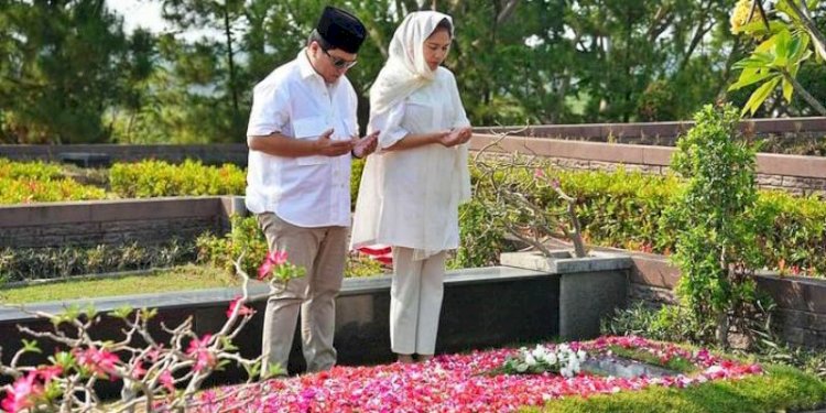  Erick Thohir bersama dengan istri berziarah ke makam ayah, Haji Mochammad Thohir/Ist