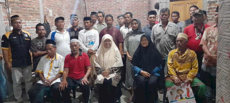 Hanani Muharomah anggota DPRD Ngawi- bersama warga/ist