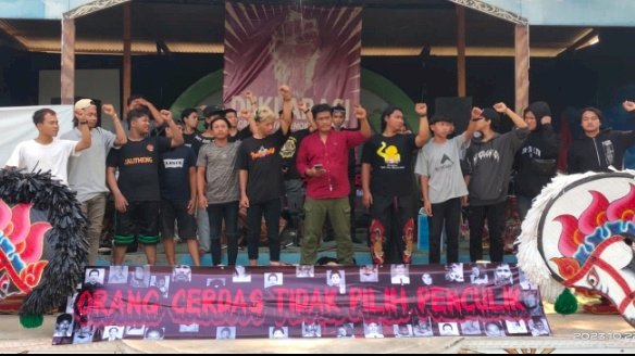 Teks foto: Para aktivis dari Pemalang, Tegal dan Brebes deklarasi pendirian FRD untuk Keadilan Keluarga Korban Penghilangan Paksa di Padepokan Lintang Kemukus Paduraksa, Pemalang/ist