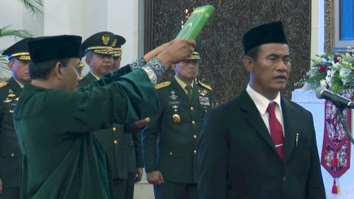 Pengambilan sumpah jabatan Amran Sulaiman sebagai Menteri Pertanian sisa masa jabatan periode 2019-2024 di Istana Negara, Jakarta Pusat, Rabu (25/10)/Repro